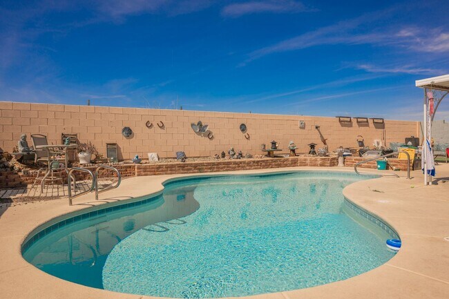 Building Photo - No HOA- Single story pool home