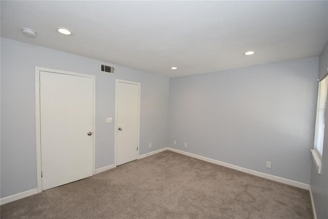 Building Photo - 56 Club House Dr