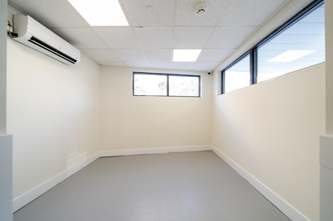 Building Photo - 162-170 S Orange Ave