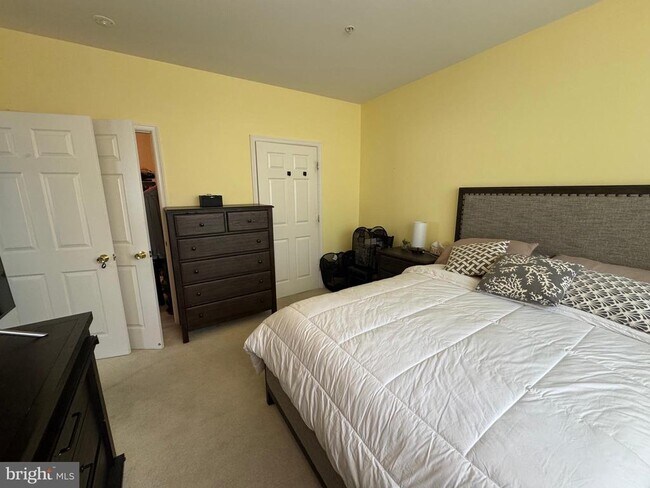 Building Photo - 2604 Chapel Lake Dr