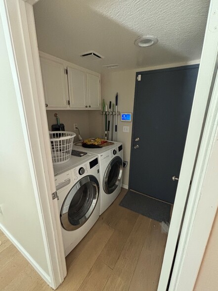 Laundry - 23664 Meadcliff Pl