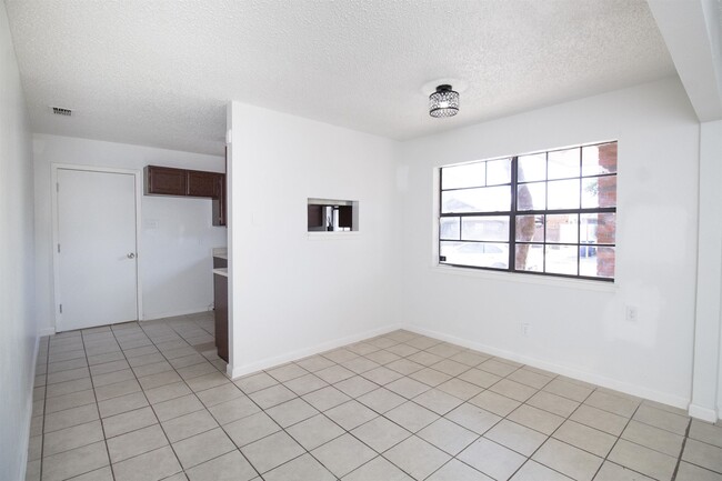 Building Photo - 107 St Pierre Ln
