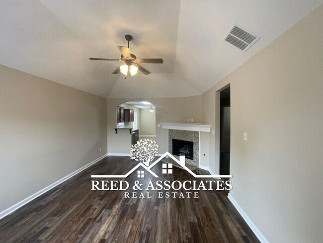 Building Photo - Corner Lot Located in Cordova