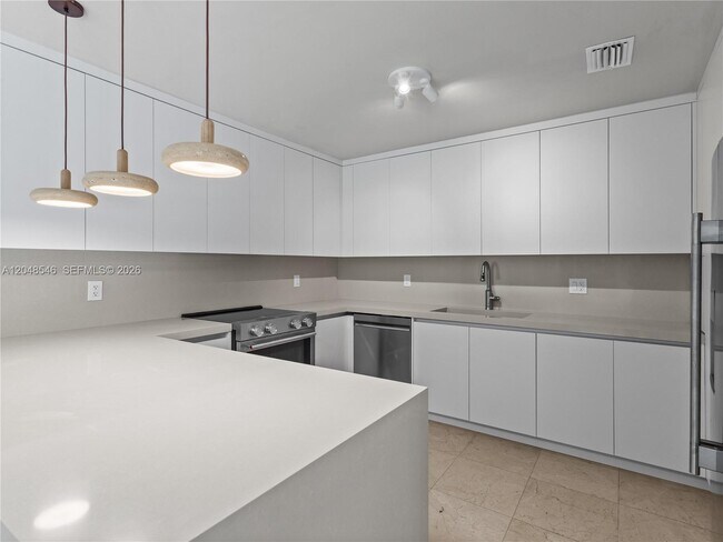 Building Photo - 651 S Mashta Dr