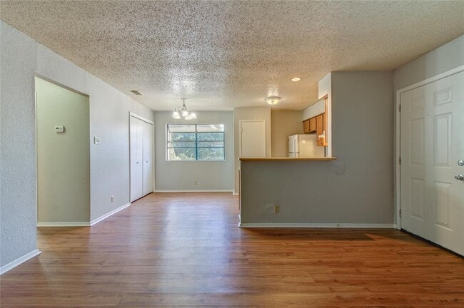 Building Photo - 400 Hedgewood Dr