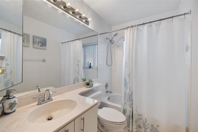 Building Photo - 5460 NW 38th Terrace