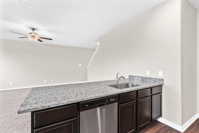 Building Photo - 719 Wonderland Trail