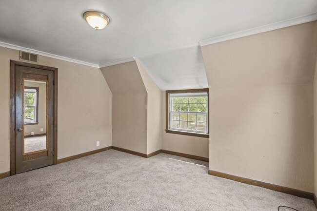 Building Photo - 420 Olive St