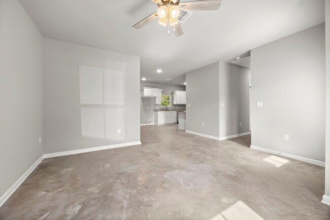 Building Photo - 18627 Greenwell Springs Rd