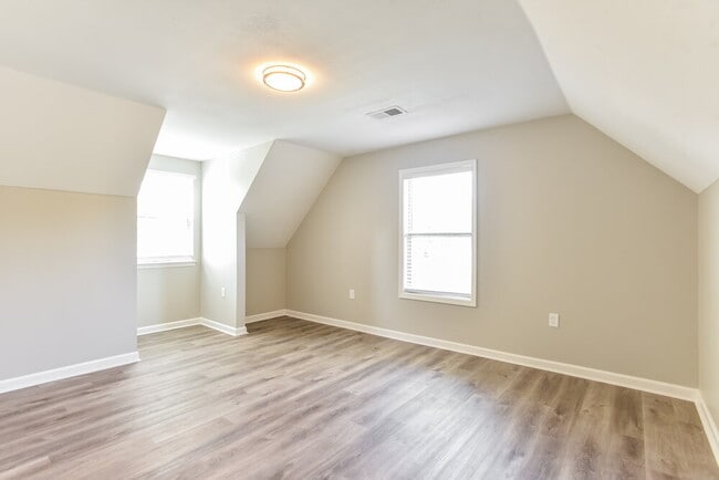 Building Photo - 311 Shadylake Dr