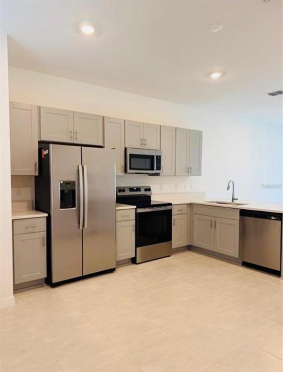 Building Photo - 2890 Skyline Lp