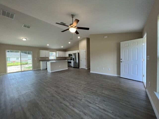 Building Photo - **MOVE-IN SPECIAL NO APPLICATION FEES FOR APPROVED APPLICANTS/2 WEEKS FREE RENT/Beautiful Home fo...