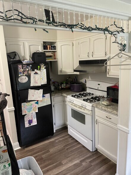 Building Photo - 108 Hasbrook Ave