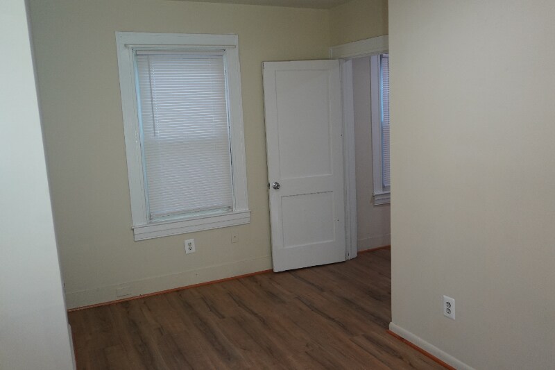 Building Photo - 217 Center St