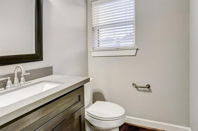 Building Photo - 1057 W 25th St