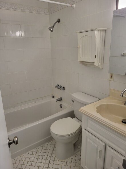 Building Photo - 13416 Hillendale Dr