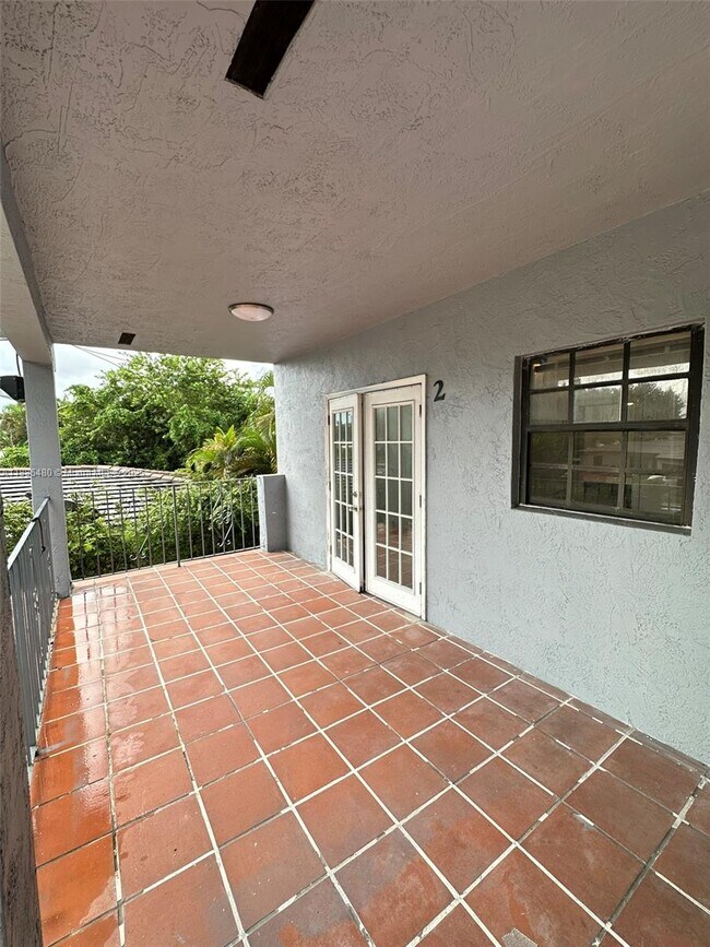 Building Photo - 312 SW 32nd Ave