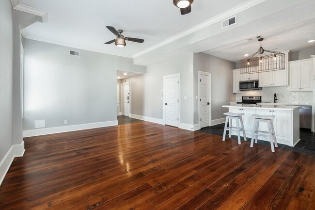 Building Photo - 405 24th St