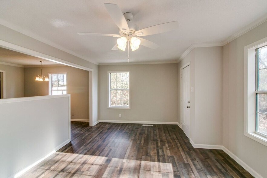Building Photo - 713 Ridgecrest Dr