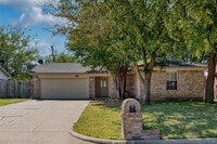 Building Photo - 618 Plainview Dr