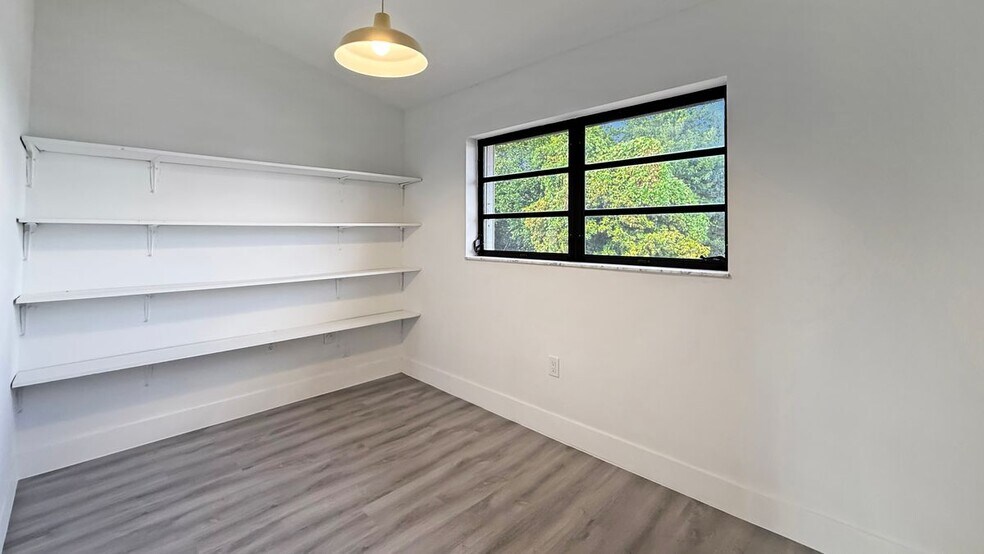 Building Photo - 8877 SW 36th St