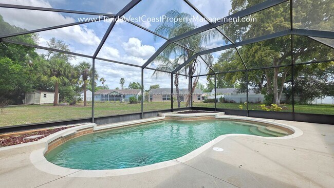 Building Photo - CUTE AND SPACIOUS 3 BEDROOM/ 2 BATH POOL HOME! NORTH PALMETTO! PET FRIENDLY!