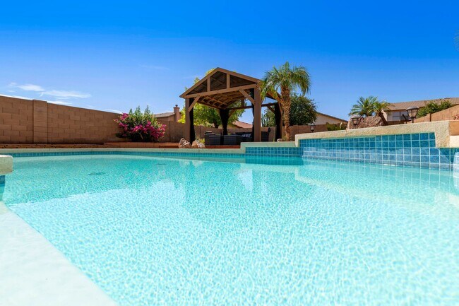 Building Photo - Gorgeous fully furnished home in Gilbert w...