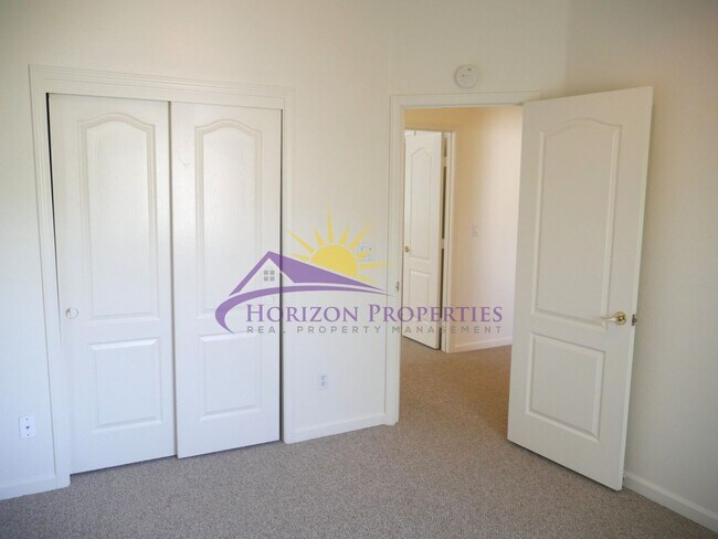 Building Photo - Unique 3 Bed 2.5 Bath 1,971sqft Single Fam...