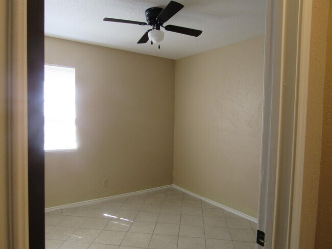 Building Photo - 104 Belaire Dr