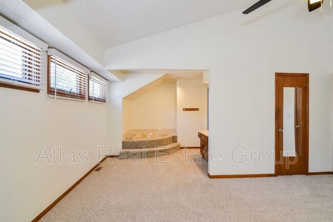 Building Photo - 322 NE Lincoln St