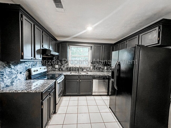 Building Photo - 4925 Farmstead Ct NE