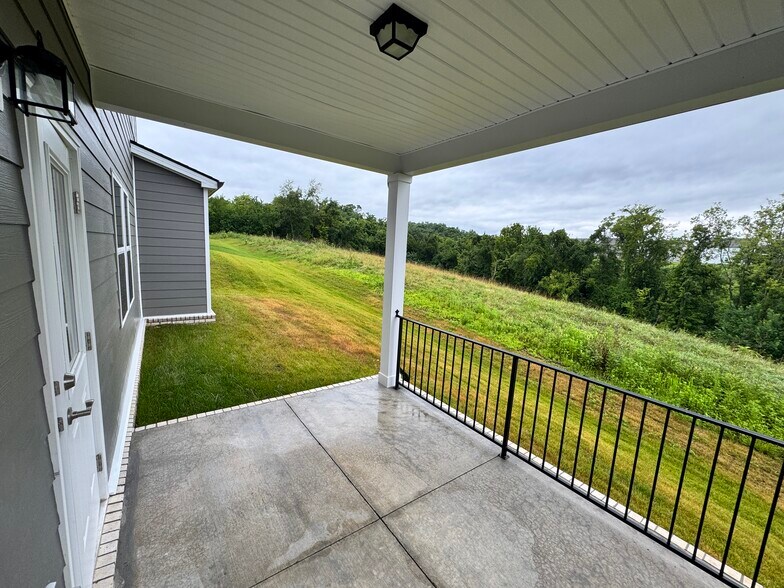 Building Photo - 484 Jet Stream Dr