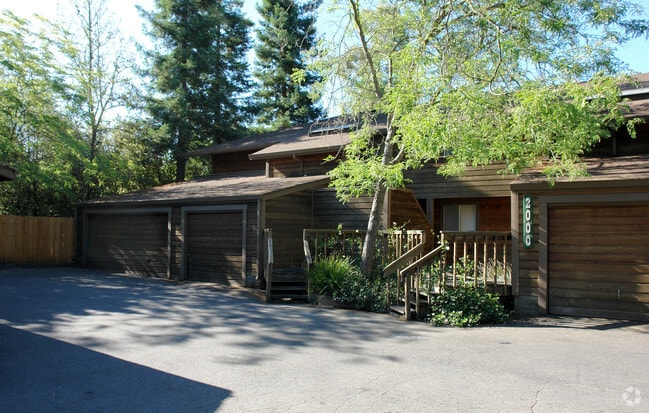 Building Photo - 2000 W Steele Ln