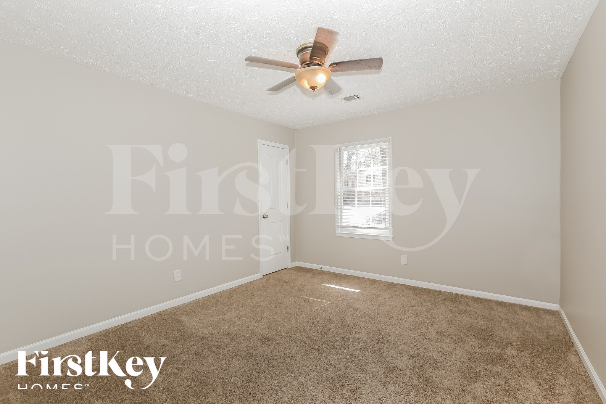 Building Photo - 3843 Holland Dr