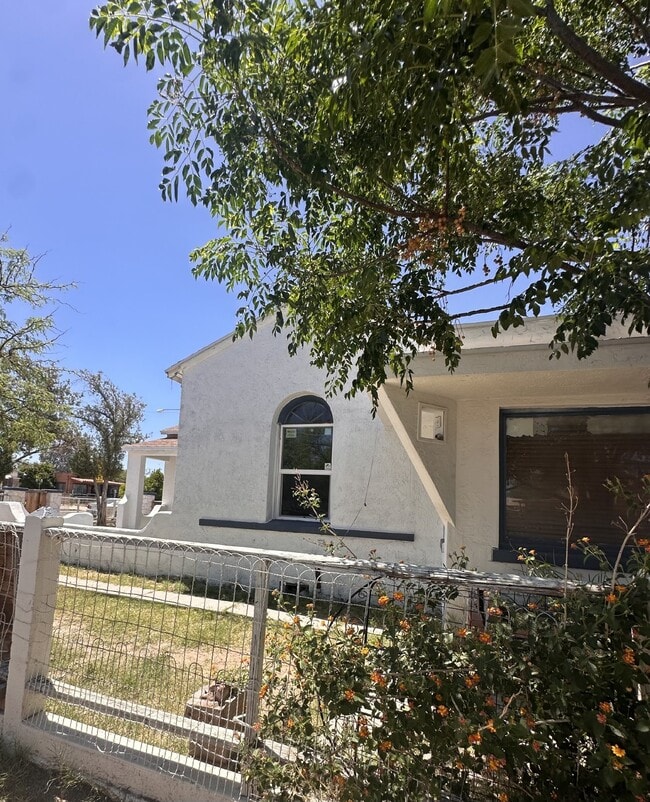 Building Photo - Delightful and Cozy 3bdrm 1bath Home For R...