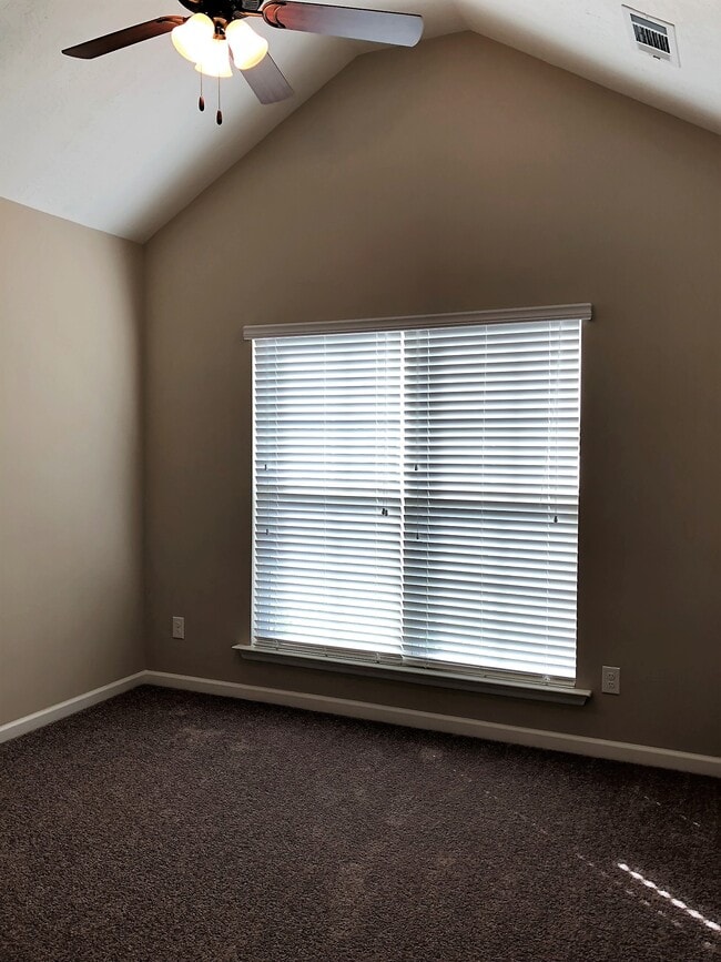 Building Photo - 3016 Ashley Lp