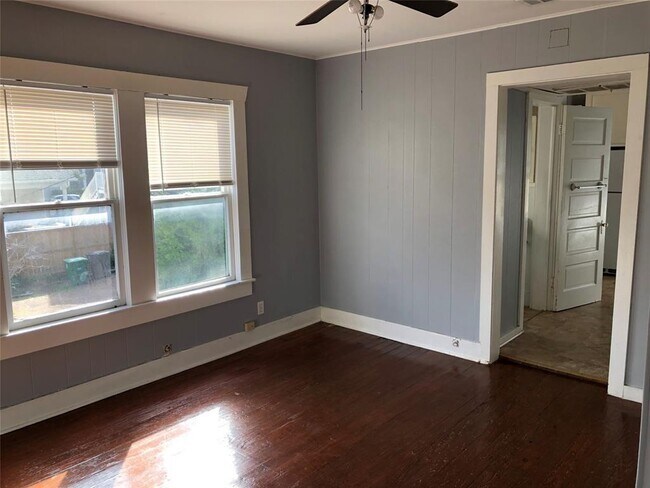 Building Photo - 911 Harvard St