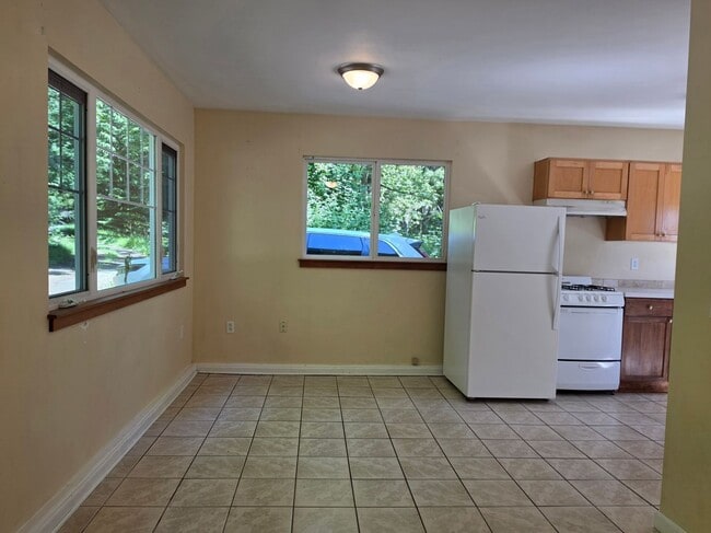 Building Photo - Loft Style Cottage in Indianola