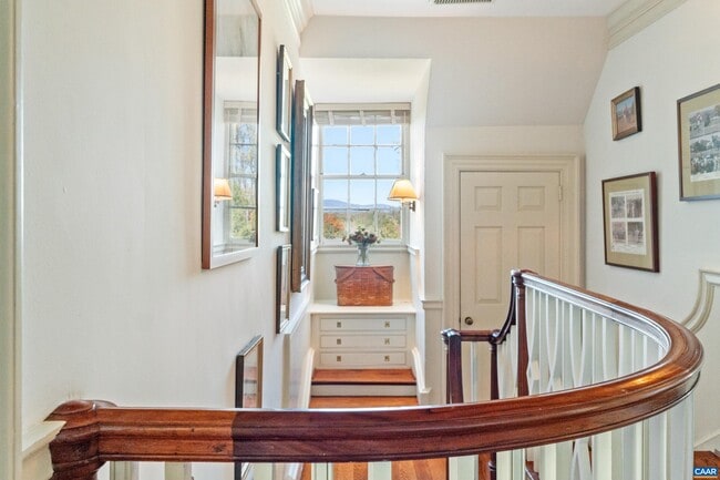 Building Photo - 640 Ivy Ln