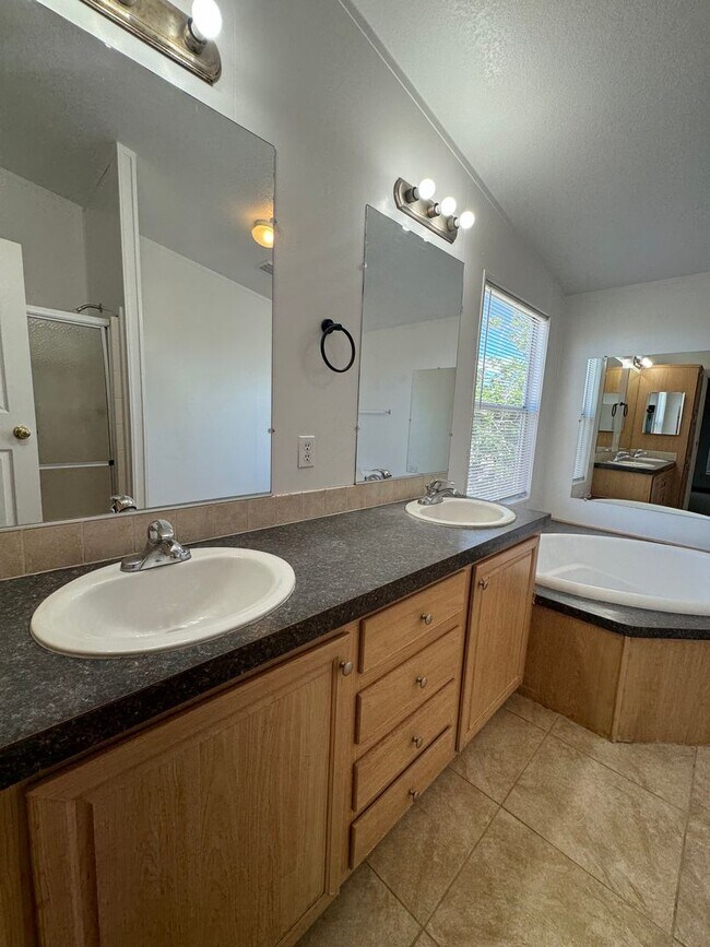 Building Photo - Manufactured Home in Lucerne Valley