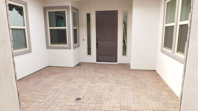 Building Photo - Beautiful home with generation suite in gated community