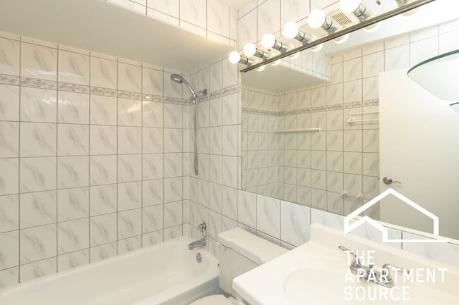 Building Photo - 744 W Gordon Terrace