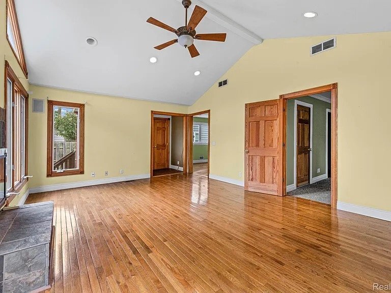 Building Photo - 4010 Linwood Ave