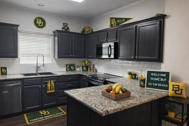 Building Photo - Rare Baylor Bubble Rental | Walk to Campus | 4 Bed / 3 Bath