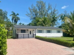 Building Photo - 6255 SW 62nd Ct