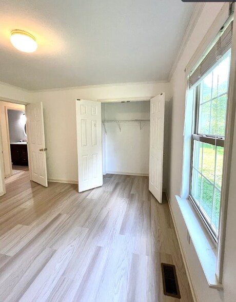 Building Photo - 1816 Devon Dr