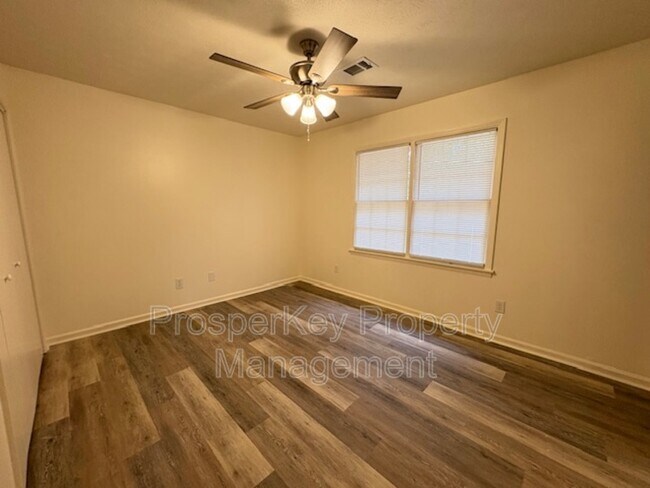 Building Photo - 634 Southern Pines Dr