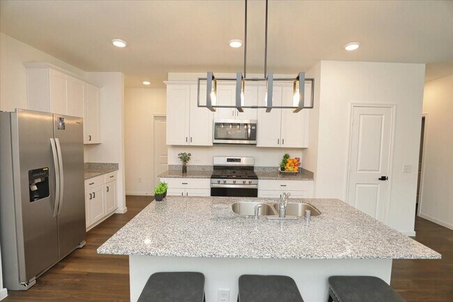 Building Photo - 14463 Cedar Ledge Ln