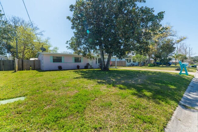 Building Photo - 106 N 17th Ave S