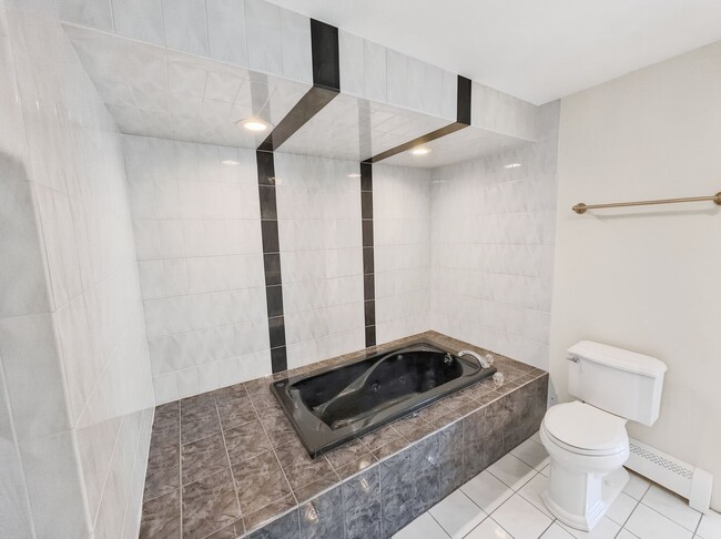 Building Photo - Beautiful Condo In Revere MA!